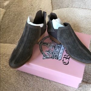 Ankle bootie